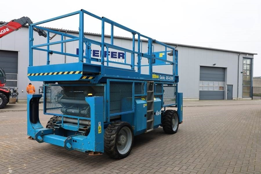 Genie GS4390 Diesel, 4x4 Drive, 15m Working Height, 680k - Škarasta podizna platforma: slika Genie GS4390 Diesel, 4x4 Drive, 15m Working Height, 680k - Škarasta podizna platforma Genie GS4390 Diesel, 4x4 Drive, 15m Working Height, 680k - Škarasta podizna platforma: slika Genie GS4390 Diesel, 4x4 Drive, 15m Working Height, 680k - Škarasta podizna platforma