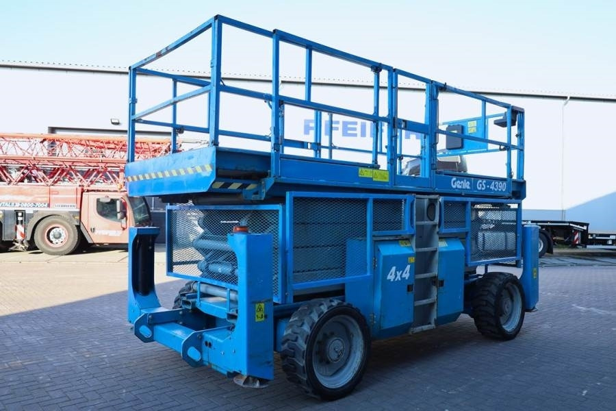 Genie GS4390 Diesel, 4x4 Drive, 15m Working Height, 680k - Škarasta podizna platforma: slika Genie GS4390 Diesel, 4x4 Drive, 15m Working Height, 680k - Škarasta podizna platforma Genie GS4390 Diesel, 4x4 Drive, 15m Working Height, 680k - Škarasta podizna platforma: slika Genie GS4390 Diesel, 4x4 Drive, 15m Working Height, 680k - Škarasta podizna platforma