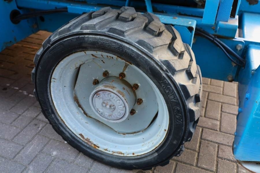 Škarasta podizna platforma Genie GS4390 Diesel, 4x4 Drive, 15m Working Height, 680k: slika Škarasta podizna platforma Genie GS4390 Diesel, 4x4 Drive, 15m Working Height, 680k