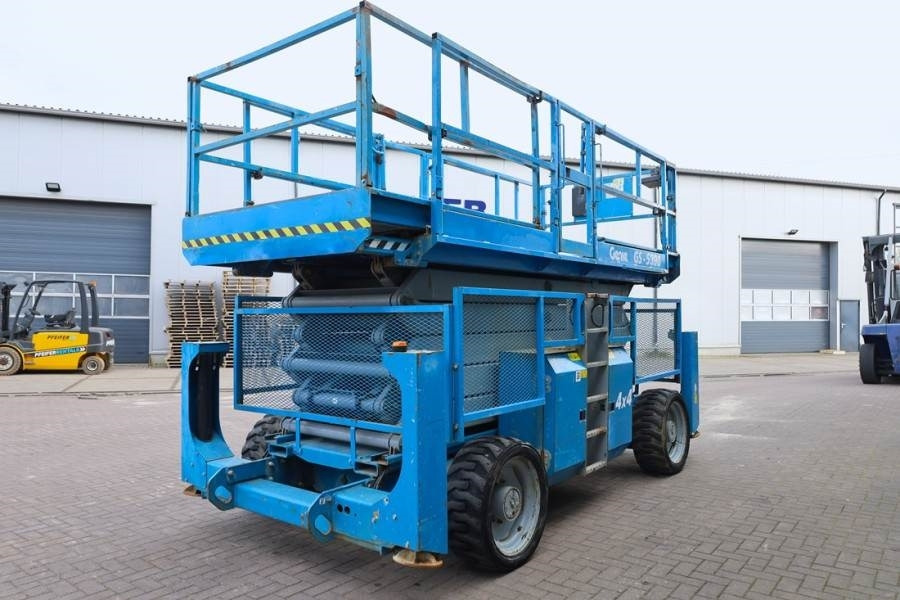 Genie GS5390 Diesel, 4x4 Drive, 18.15m Working Height, 6 - Škarasta podizna platforma: slika Genie GS5390 Diesel, 4x4 Drive, 18.15m Working Height, 6 - Škarasta podizna platforma Genie GS5390 Diesel, 4x4 Drive, 18.15m Working Height, 6 - Škarasta podizna platforma: slika Genie GS5390 Diesel, 4x4 Drive, 18.15m Working Height, 6 - Škarasta podizna platforma