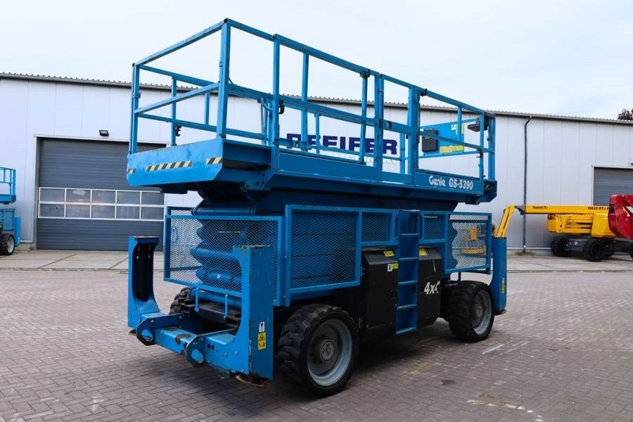 Genie GS5390 Diesel, 4x4 Drive, 18.15m Working Height, 6 - Škarasta podizna platforma: slika Genie GS5390 Diesel, 4x4 Drive, 18.15m Working Height, 6 - Škarasta podizna platforma Genie GS5390 Diesel, 4x4 Drive, 18.15m Working Height, 6 - Škarasta podizna platforma: slika Genie GS5390 Diesel, 4x4 Drive, 18.15m Working Height, 6 - Škarasta podizna platforma
