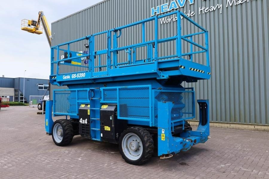 Zakup Genie GS5390 Diesel, 4x4 Drive, 18.15m Working Height, 6  Genie GS5390 Diesel, 4x4 Drive, 18.15m Working Height, 6: slika Zakup Genie GS5390 Diesel, 4x4 Drive, 18.15m Working Height, 6  Genie GS5390 Diesel, 4x4 Drive, 18.15m Working Height, 6