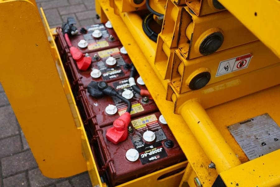 Haulotte Compact 10 Electric, 10.2m Working Height, 450kg C - Škarasta podizna platforma: slika Haulotte Compact 10 Electric, 10.2m Working Height, 450kg C - Škarasta podizna platforma Haulotte Compact 10 Electric, 10.2m Working Height, 450kg C - Škarasta podizna platforma: slika Haulotte Compact 10 Electric, 10.2m Working Height, 450kg C - Škarasta podizna platforma