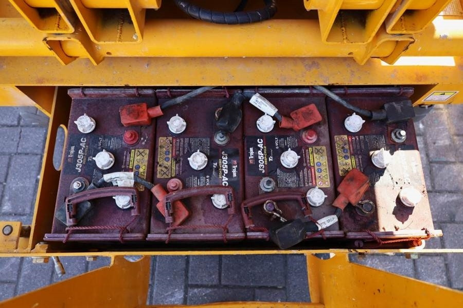 Haulotte Compact 10 Electric, 10m Working Height, 450kg Cap - Škarasta podizna platforma: slika Haulotte Compact 10 Electric, 10m Working Height, 450kg Cap - Škarasta podizna platforma Haulotte Compact 10 Electric, 10m Working Height, 450kg Cap - Škarasta podizna platforma: slika Haulotte Compact 10 Electric, 10m Working Height, 450kg Cap - Škarasta podizna platforma
