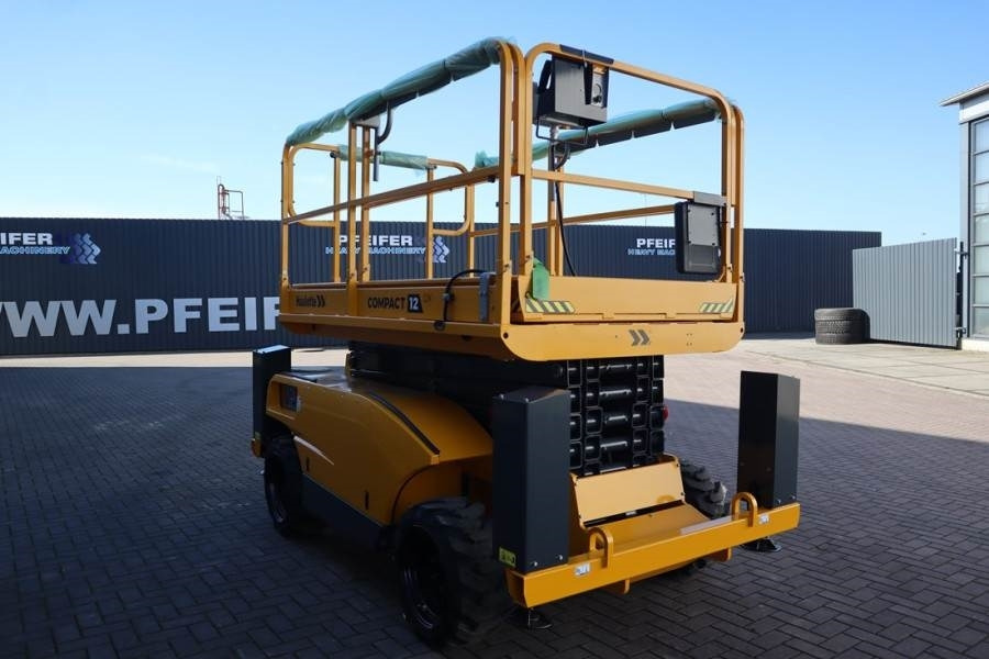 Škarasta podizna platforma Haulotte Compact 12DX Valid Inspection, *Guarantee! Diesel,: slika Škarasta podizna platforma Haulotte Compact 12DX Valid Inspection, *Guarantee! Diesel,