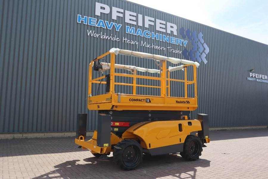 Haulotte Compact 12DX Valid Inspection, *Guarantee! Diesel, - Škarasta podizna platforma: slika Haulotte Compact 12DX Valid Inspection, *Guarantee! Diesel, - Škarasta podizna platforma Haulotte Compact 12DX Valid Inspection, *Guarantee! Diesel, - Škarasta podizna platforma: slika Haulotte Compact 12DX Valid Inspection, *Guarantee! Diesel, - Škarasta podizna platforma