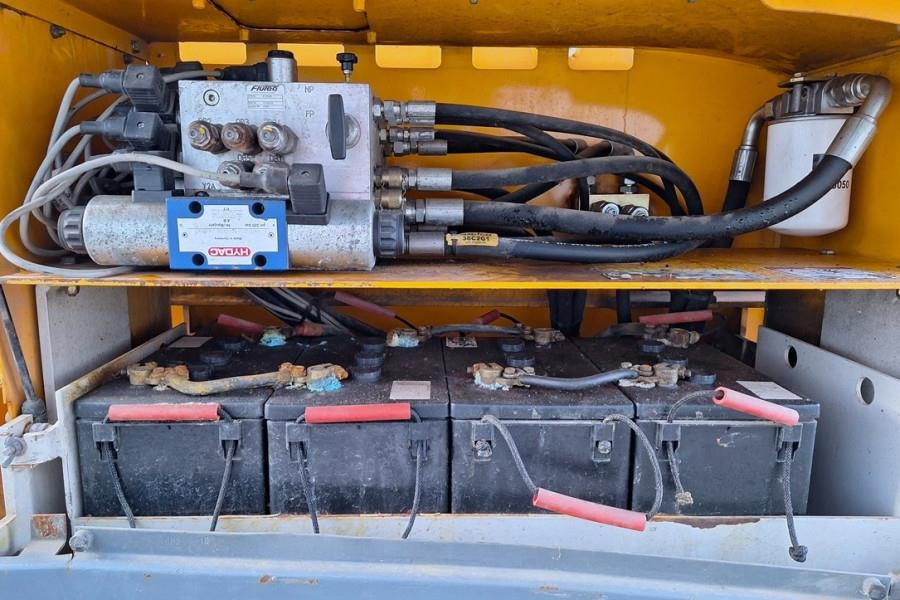 Haulotte Compact 12RTE Electric, 12m Working Height, 450kg - Škarasta podizna platforma: slika Haulotte Compact 12RTE Electric, 12m Working Height, 450kg - Škarasta podizna platforma Haulotte Compact 12RTE Electric, 12m Working Height, 450kg - Škarasta podizna platforma: slika Haulotte Compact 12RTE Electric, 12m Working Height, 450kg - Škarasta podizna platforma