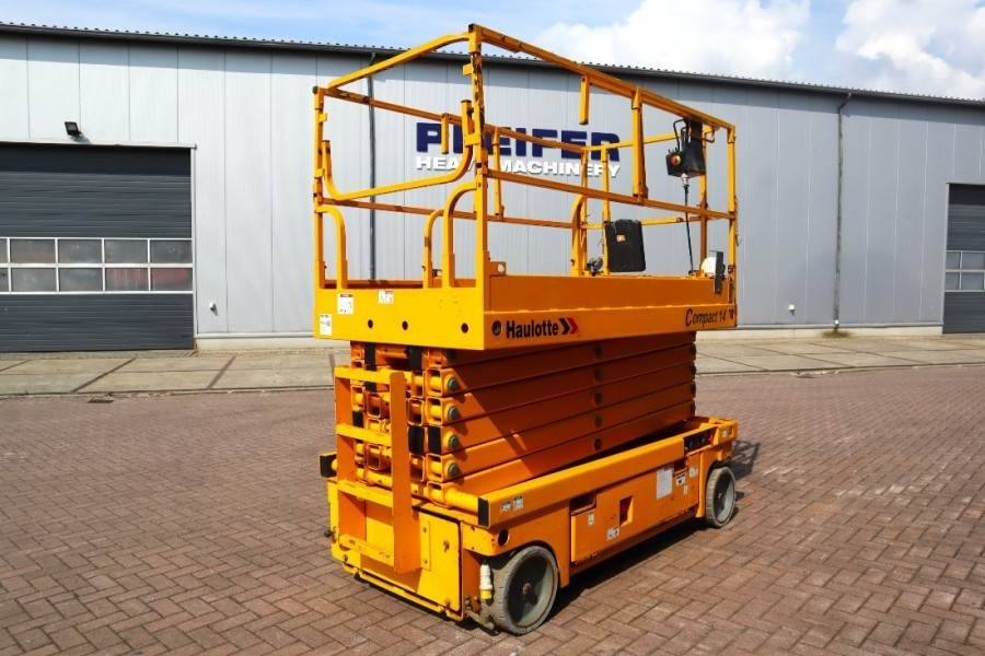 Haulotte Compact 14 Electric, 14m Working Height, 350kg Cap - Škarasta podizna platforma: slika Haulotte Compact 14 Electric, 14m Working Height, 350kg Cap - Škarasta podizna platforma Haulotte Compact 14 Electric, 14m Working Height, 350kg Cap - Škarasta podizna platforma: slika Haulotte Compact 14 Electric, 14m Working Height, 350kg Cap - Škarasta podizna platforma