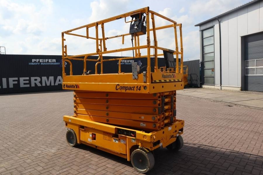 Haulotte Compact 14 Electric, 14m Working Height, 350kg Cap - Škarasta podizna platforma: slika Haulotte Compact 14 Electric, 14m Working Height, 350kg Cap - Škarasta podizna platforma Haulotte Compact 14 Electric, 14m Working Height, 350kg Cap - Škarasta podizna platforma: slika Haulotte Compact 14 Electric, 14m Working Height, 350kg Cap - Škarasta podizna platforma