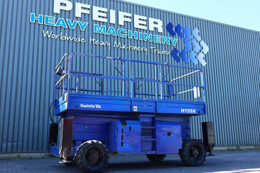 Haulotte H15SX Diesel, 4x4 Drive 15 Working Height, 500kg C - Škarasta podizna platforma: slika Haulotte H15SX Diesel, 4x4 Drive 15 Working Height, 500kg C - Škarasta podizna platforma Haulotte H15SX Diesel, 4x4 Drive 15 Working Height, 500kg C - Škarasta podizna platforma: slika Haulotte H15SX Diesel, 4x4 Drive 15 Working Height, 500kg C - Škarasta podizna platforma