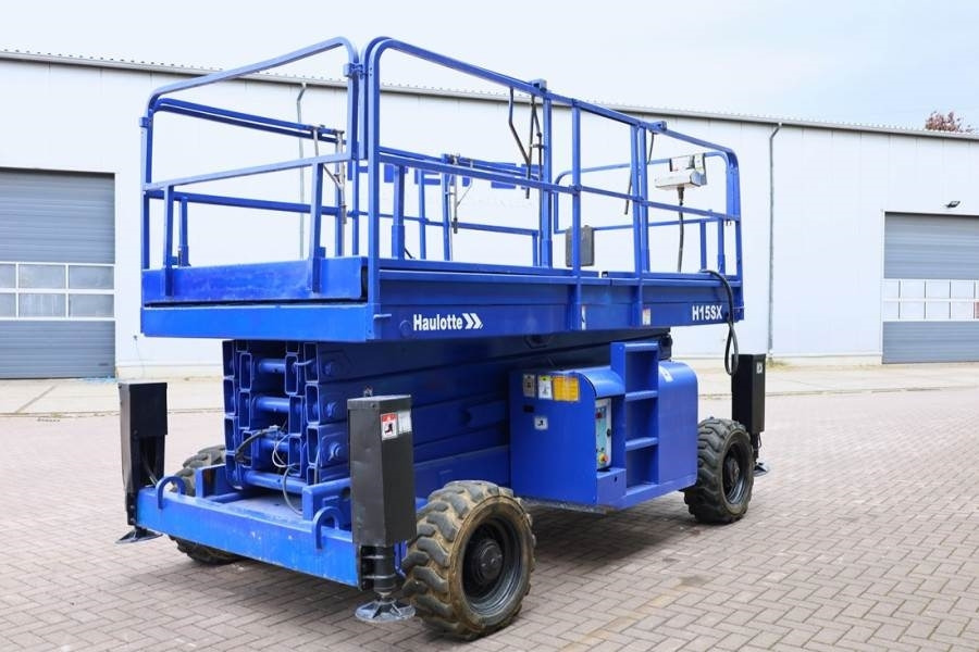 Haulotte H15SX Diesel, 4x4 Drive 15 Working Height, 500kg C - Škarasta podizna platforma: slika Haulotte H15SX Diesel, 4x4 Drive 15 Working Height, 500kg C - Škarasta podizna platforma Haulotte H15SX Diesel, 4x4 Drive 15 Working Height, 500kg C - Škarasta podizna platforma: slika Haulotte H15SX Diesel, 4x4 Drive 15 Working Height, 500kg C - Škarasta podizna platforma