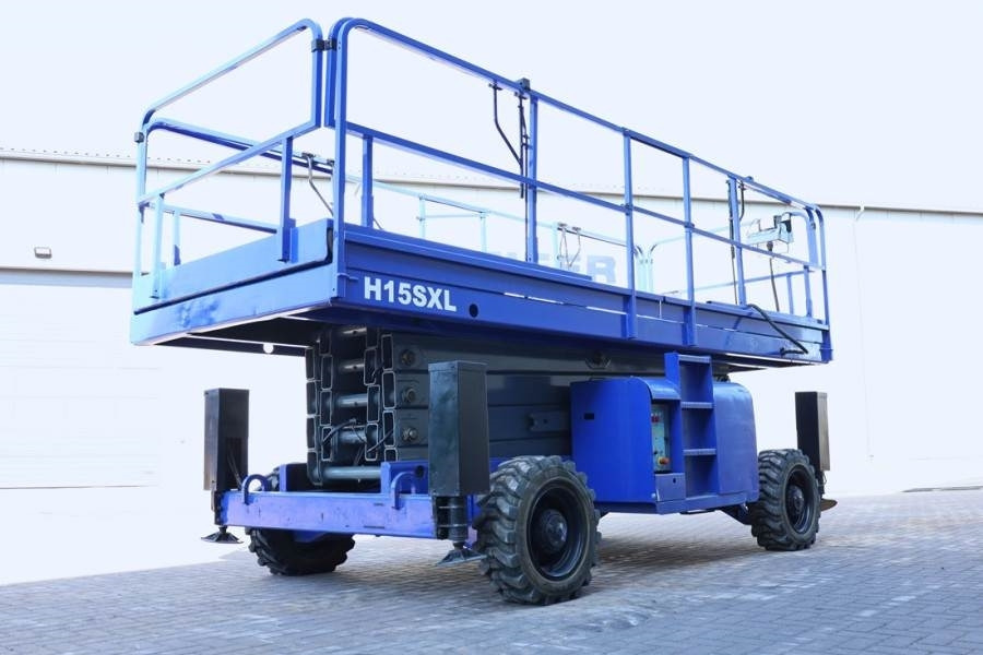 Haulotte H15SXL Diesel, 4x4 Drive, 15m Working Height, 500k - Škarasta podizna platforma: slika Haulotte H15SXL Diesel, 4x4 Drive, 15m Working Height, 500k - Škarasta podizna platforma Haulotte H15SXL Diesel, 4x4 Drive, 15m Working Height, 500k - Škarasta podizna platforma: slika Haulotte H15SXL Diesel, 4x4 Drive, 15m Working Height, 500k - Škarasta podizna platforma