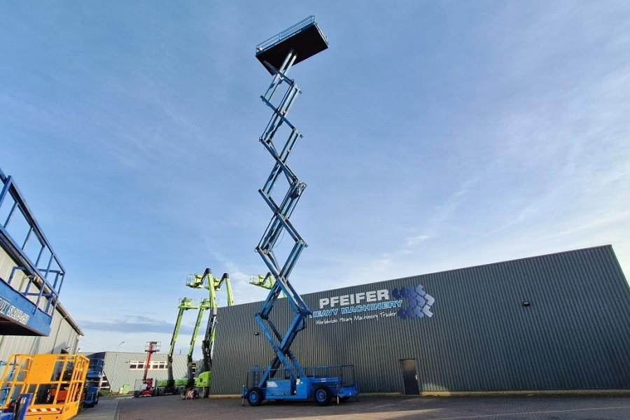 Holland Lift Megastar G300DL30/S Diesel, 4x4x4 Drive, 33.5m Wor - Škarasta podizna platforma: slika Holland Lift Megastar G300DL30/S Diesel, 4x4x4 Drive, 33.5m Wor - Škarasta podizna platforma Holland Lift Megastar G300DL30/S Diesel, 4x4x4 Drive, 33.5m Wor - Škarasta podizna platforma: slika Holland Lift Megastar G300DL30/S Diesel, 4x4x4 Drive, 33.5m Wor - Škarasta podizna platforma