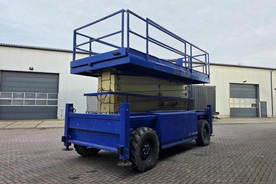 JLG 210-25 Diesel, 4x4 Drive, 23m Working Height, 1000 - Škarasta podizna platforma: slika JLG 210-25 Diesel, 4x4 Drive, 23m Working Height, 1000 - Škarasta podizna platforma JLG 210-25 Diesel, 4x4 Drive, 23m Working Height, 1000 - Škarasta podizna platforma: slika JLG 210-25 Diesel, 4x4 Drive, 23m Working Height, 1000 - Škarasta podizna platforma