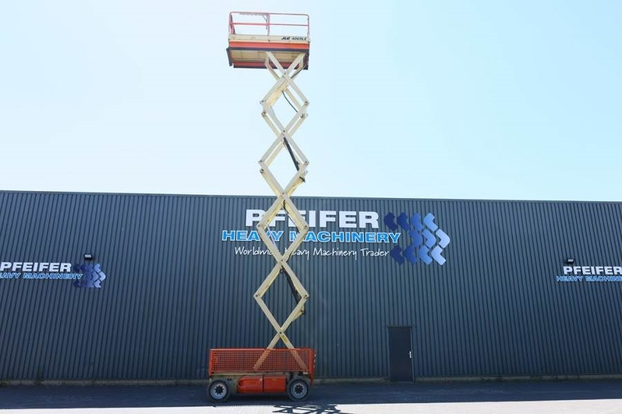 JLG 4069LE Electric, 14.2m Working Height, 360kg Capac - Škarasta podizna platforma: slika JLG 4069LE Electric, 14.2m Working Height, 360kg Capac - Škarasta podizna platforma JLG 4069LE Electric, 14.2m Working Height, 360kg Capac - Škarasta podizna platforma: slika JLG 4069LE Electric, 14.2m Working Height, 360kg Capac - Škarasta podizna platforma