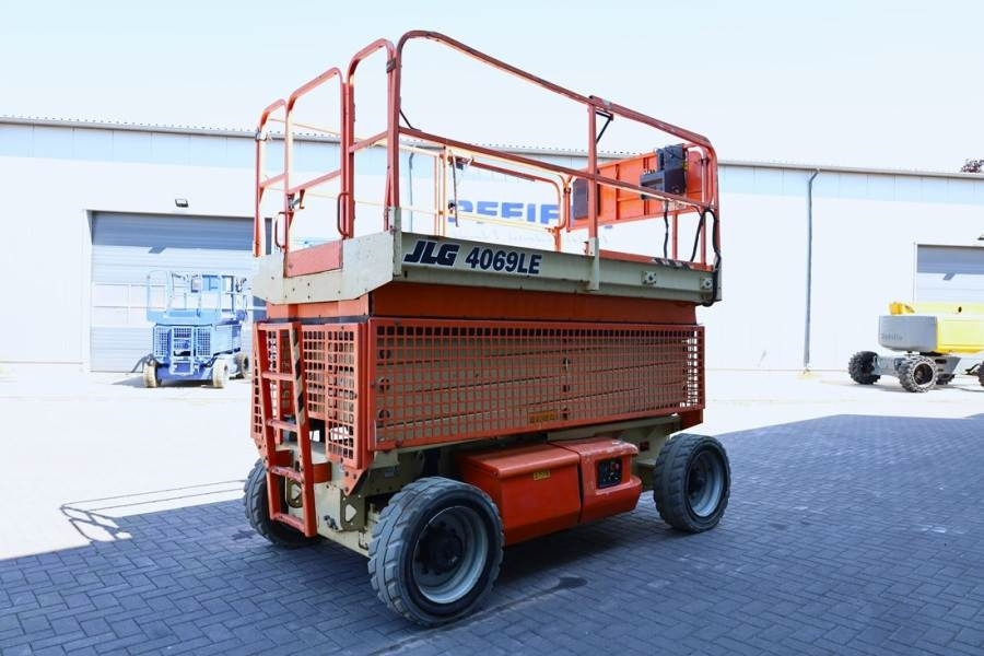 JLG 4069LE Electric, 14.2m Working Height, 360kg Capac - Škarasta podizna platforma: slika JLG 4069LE Electric, 14.2m Working Height, 360kg Capac - Škarasta podizna platforma JLG 4069LE Electric, 14.2m Working Height, 360kg Capac - Škarasta podizna platforma: slika JLG 4069LE Electric, 14.2m Working Height, 360kg Capac - Škarasta podizna platforma