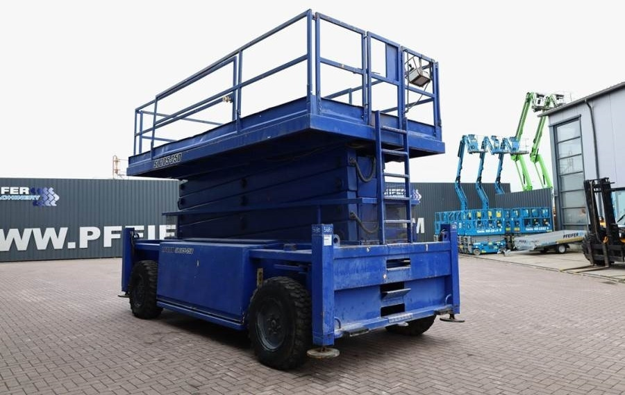 Liftlux SL205-25D4WDS/P Diesel, 4x4 Drive, Hydraulic Deck - Škarasta podizna platforma: slika Liftlux SL205-25D4WDS/P Diesel, 4x4 Drive, Hydraulic Deck - Škarasta podizna platforma Liftlux SL205-25D4WDS/P Diesel, 4x4 Drive, Hydraulic Deck - Škarasta podizna platforma: slika Liftlux SL205-25D4WDS/P Diesel, 4x4 Drive, Hydraulic Deck - Škarasta podizna platforma