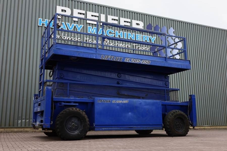 Liftlux SL205-25D4WDS/P Diesel, 4x4 Drive, Hydraulic Deck - Škarasta podizna platforma: slika Liftlux SL205-25D4WDS/P Diesel, 4x4 Drive, Hydraulic Deck - Škarasta podizna platforma Liftlux SL205-25D4WDS/P Diesel, 4x4 Drive, Hydraulic Deck - Škarasta podizna platforma: slika Liftlux SL205-25D4WDS/P Diesel, 4x4 Drive, Hydraulic Deck - Škarasta podizna platforma