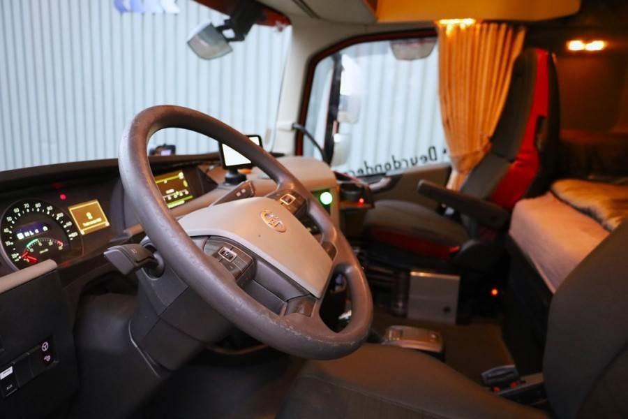 Volvo FH12 With Cormach 135tm Crane Volvo FH12 10x4 With - Autodizalica za sve terene: slika Volvo FH12 With Cormach 135tm Crane Volvo FH12 10x4 With - Autodizalica za sve terene Volvo FH12 With Cormach 135tm Crane Volvo FH12 10x4 With - Autodizalica za sve terene: slika Volvo FH12 With Cormach 135tm Crane Volvo FH12 10x4 With - Autodizalica za sve terene