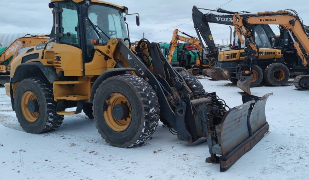 Volvo L 45 G - Utovarivač na kotačima: slika Volvo L 45 G - Utovarivač na kotačima Volvo L 45 G - Utovarivač na kotačima: slika Volvo L 45 G - Utovarivač na kotačima