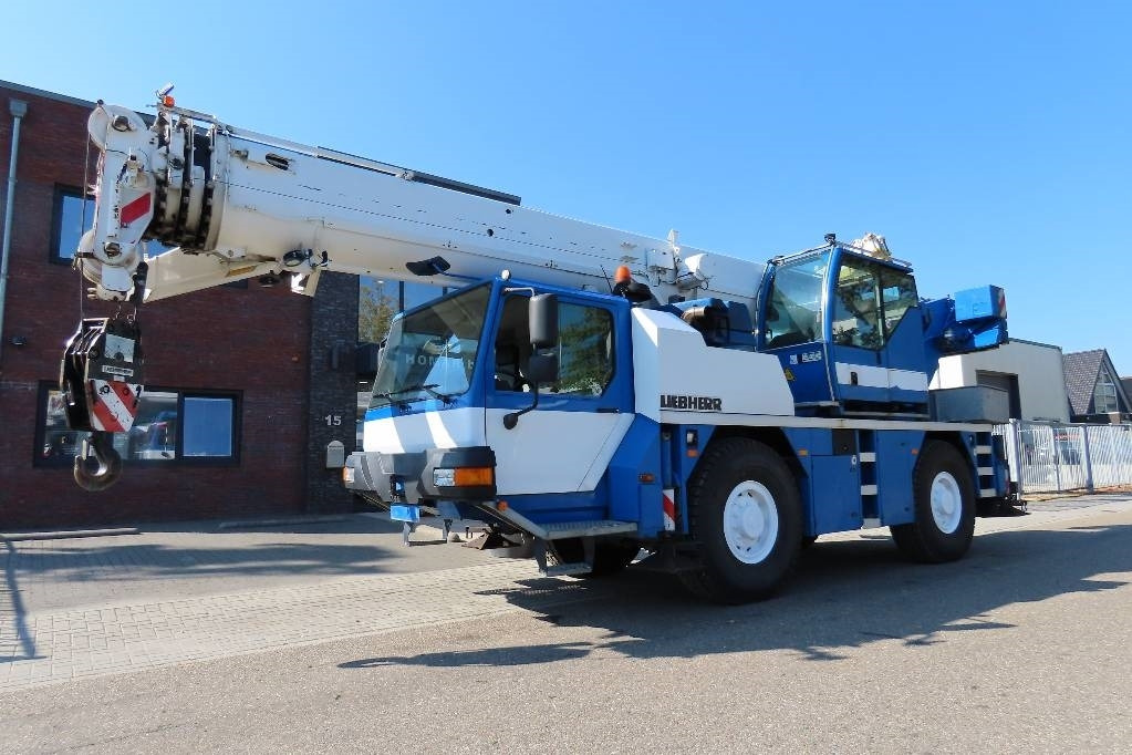 Liebherr LTM 1040-2.1 - Autodizalica za sve terene: slika Liebherr LTM 1040-2.1 - Autodizalica za sve terene Liebherr LTM 1040-2.1 - Autodizalica za sve terene: slika Liebherr LTM 1040-2.1 - Autodizalica za sve terene