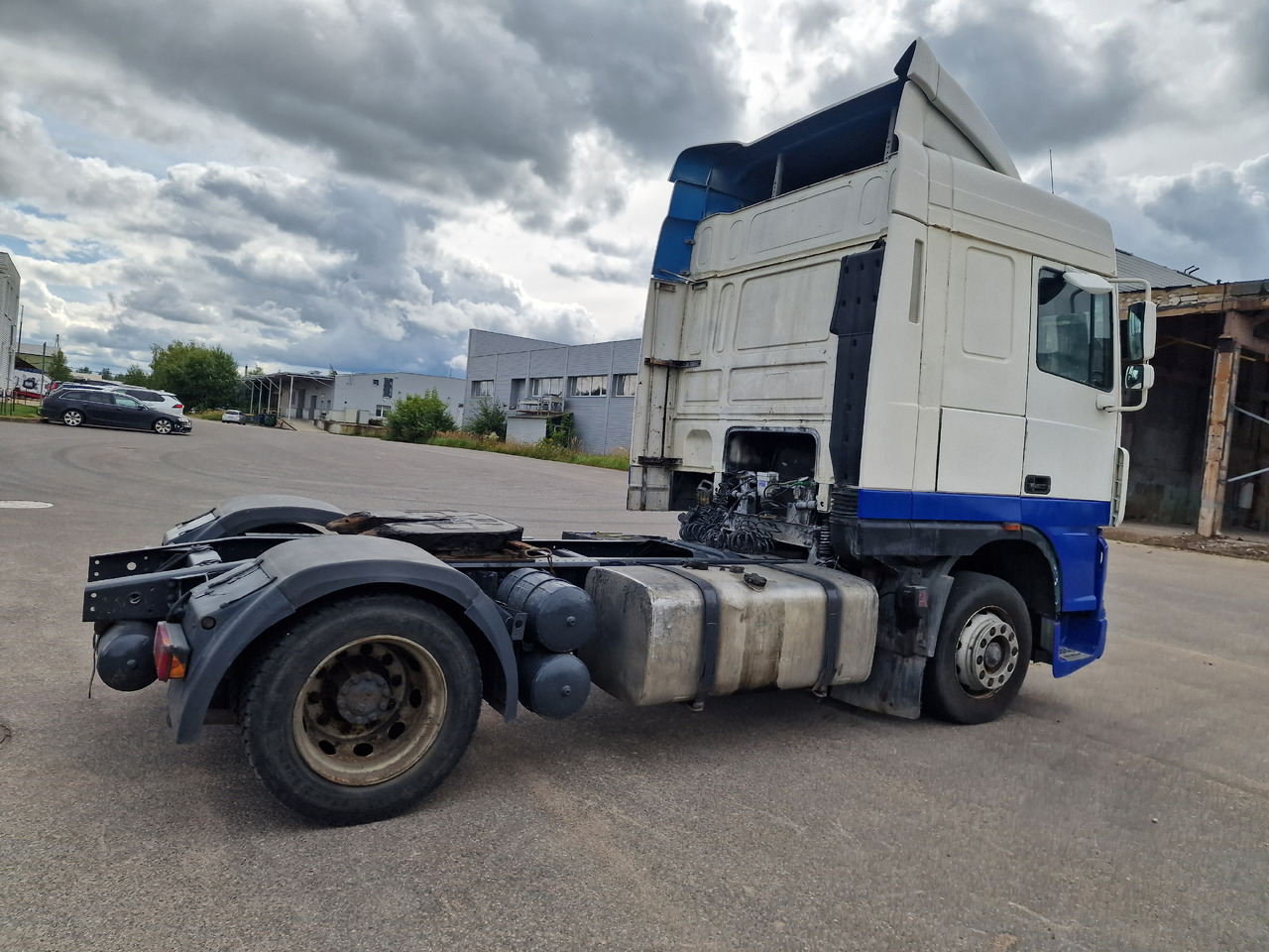 DAF 95.430 XF Euro2 manual - Tegljač: slika DAF 95.430 XF Euro2 manual - Tegljač DAF 95.430 XF Euro2 manual - Tegljač: slika DAF 95.430 XF Euro2 manual - Tegljač