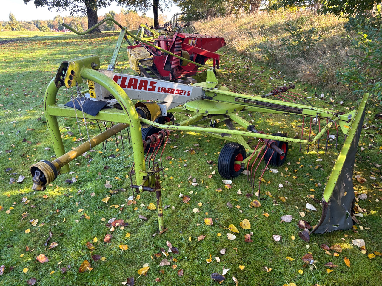 Claas Liner 327S - Prevrtač sijena/ Grabulje: slika Claas Liner 327S - Prevrtač sijena/ Grabulje Claas Liner 327S - Prevrtač sijena/ Grabulje: slika Claas Liner 327S - Prevrtač sijena/ Grabulje