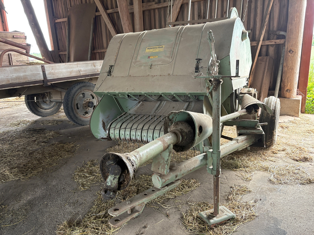 Claas Medium 100 - Rolo balirka: slika Claas Medium 100 - Rolo balirka Claas Medium 100 - Rolo balirka: slika Claas Medium 100 - Rolo balirka