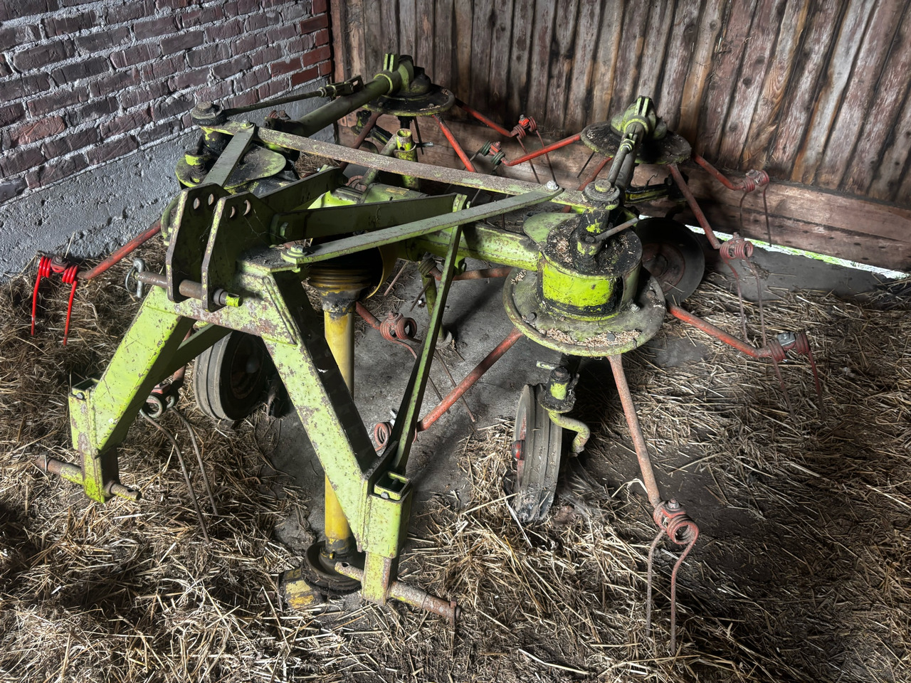 Claas WA 450 - Prevrtač sijena/ Grabulje: slika Claas WA 450 - Prevrtač sijena/ Grabulje Claas WA 450 - Prevrtač sijena/ Grabulje: slika Claas WA 450 - Prevrtač sijena/ Grabulje