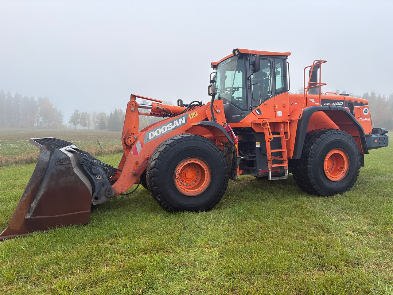 Doosan DL420-5 - Utovarivač na kotačima: slika Doosan DL420-5 - Utovarivač na kotačima Doosan DL420-5 - Utovarivač na kotačima: slika Doosan DL420-5 - Utovarivač na kotačima