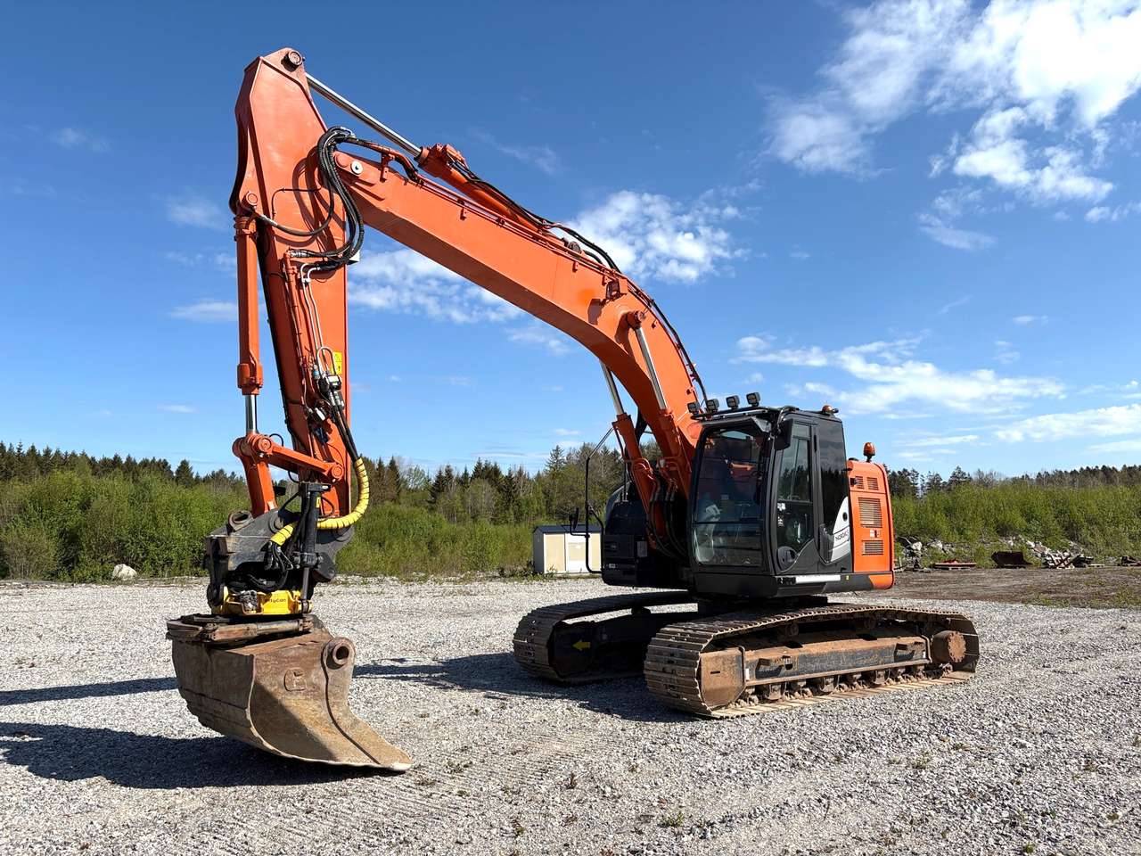 Hitachi ZX225USLC-6 - Bager: slika Hitachi ZX225USLC-6 - Bager Hitachi ZX225USLC-6 - Bager: slika Hitachi ZX225USLC-6 - Bager