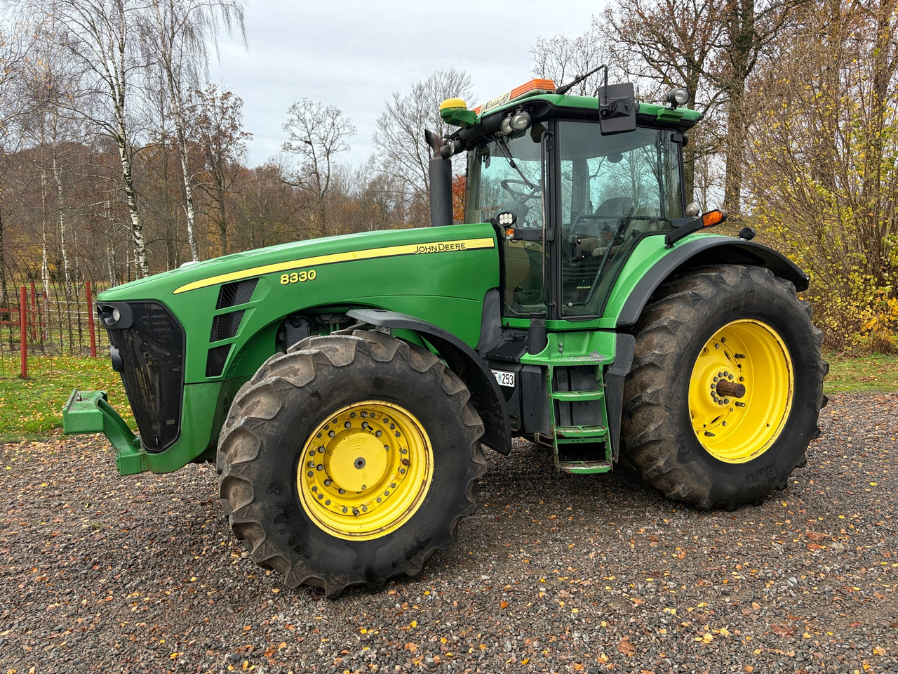 John Deere 8330 - Traktor: slika John Deere 8330 - Traktor John Deere 8330 - Traktor: slika John Deere 8330 - Traktor