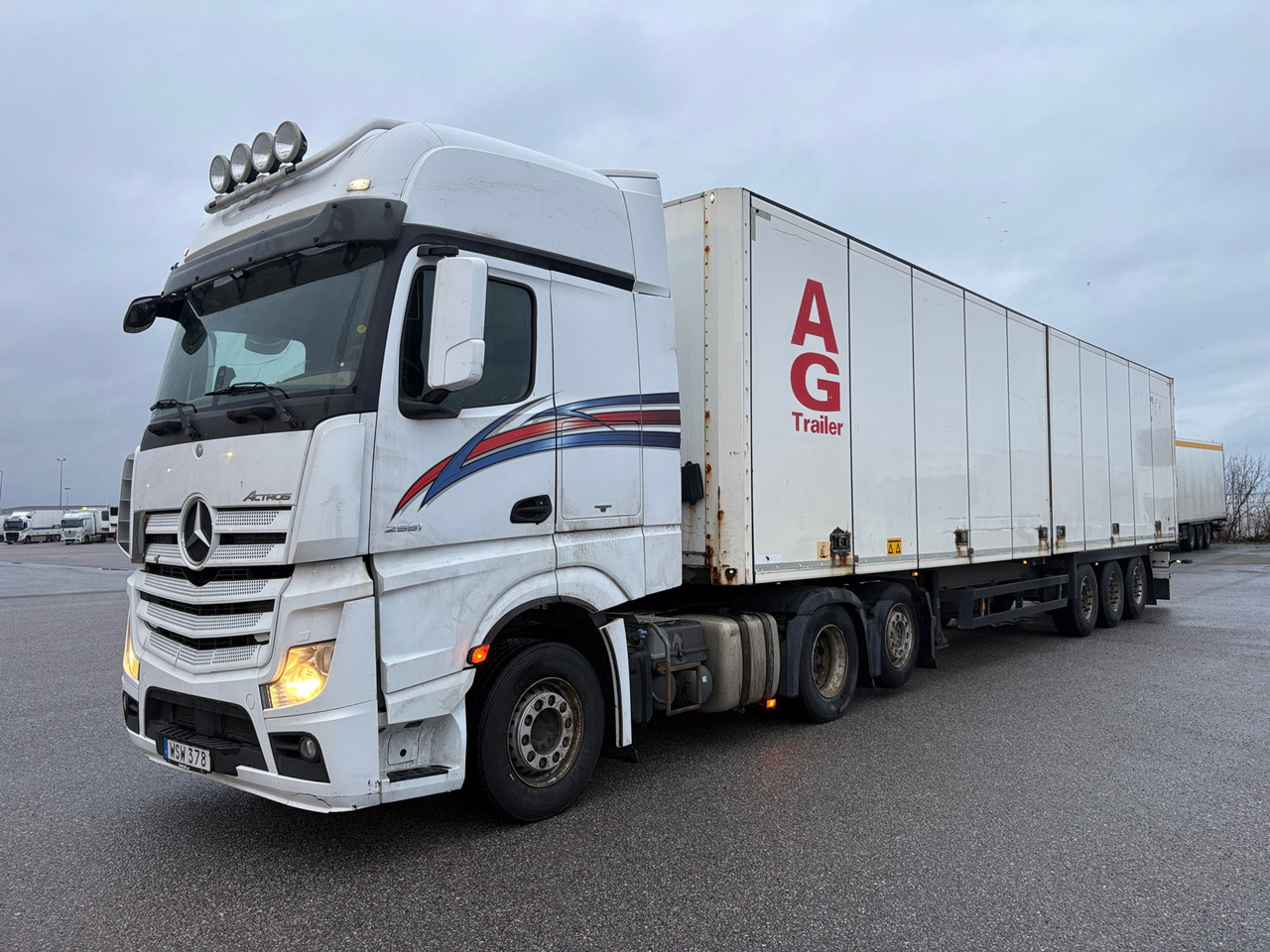 Mercedes-Benz Actros 2551 - Kamion: slika Mercedes-Benz Actros 2551 - Kamion Mercedes-Benz Actros 2551 - Kamion: slika Mercedes-Benz Actros 2551 - Kamion