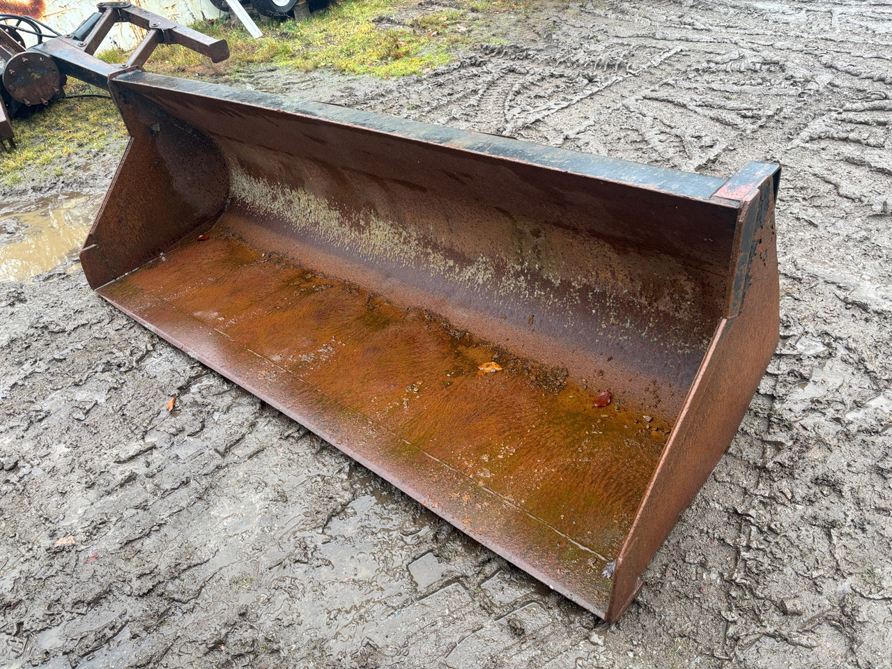 Manitou - Korpa: slika Manitou - Korpa Manitou - Korpa: slika Manitou - Korpa