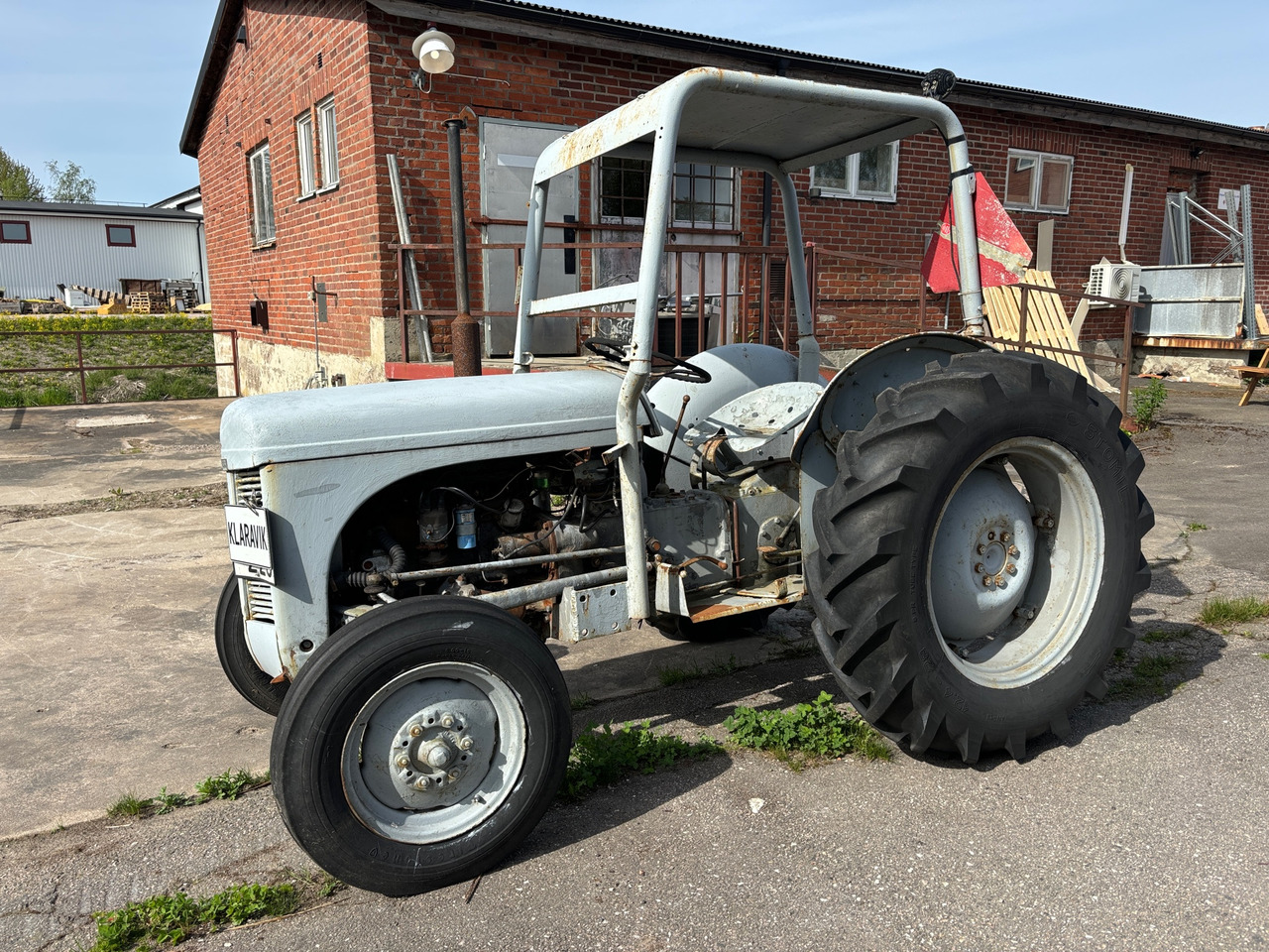 Massey Ferguson Grålle - Traktor: slika Massey Ferguson Grålle - Traktor Massey Ferguson Grålle - Traktor: slika Massey Ferguson Grålle - Traktor