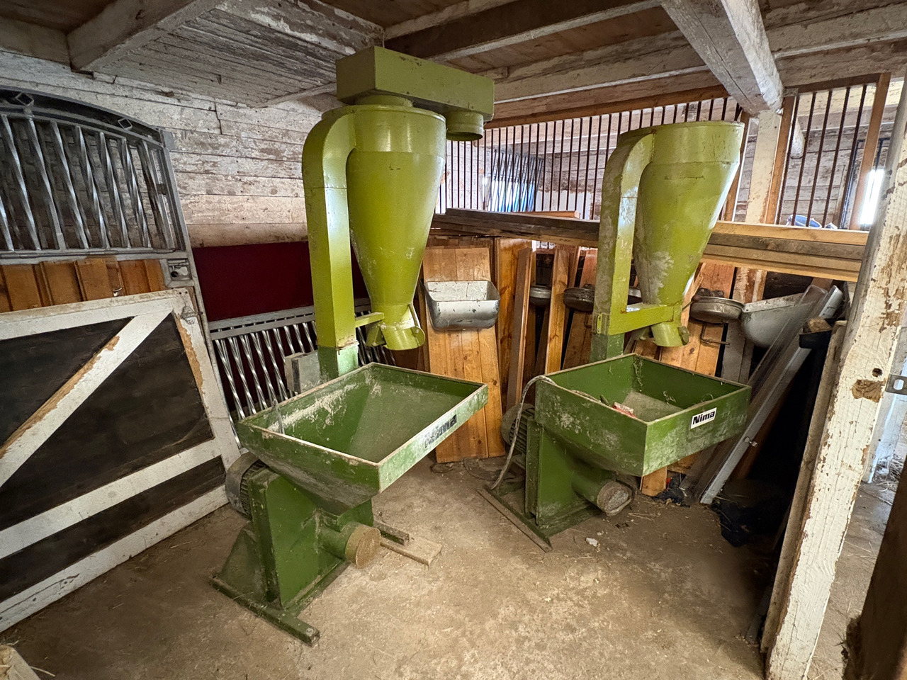 Nima - Oprema za stoku: slika Nima - Oprema za stoku Nima - Oprema za stoku: slika Nima - Oprema za stoku