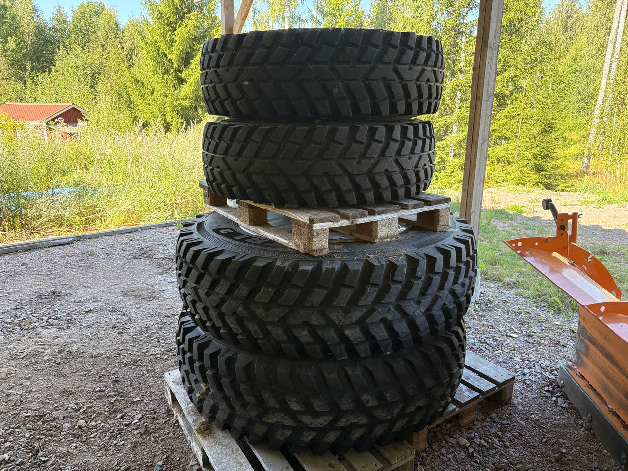 Nokian TRI 2 - Guma za Građevinski strojevi: slika Nokian TRI 2 - Guma za Građevinski strojevi Nokian TRI 2 - Guma za Građevinski strojevi: slika Nokian TRI 2 - Guma za Građevinski strojevi