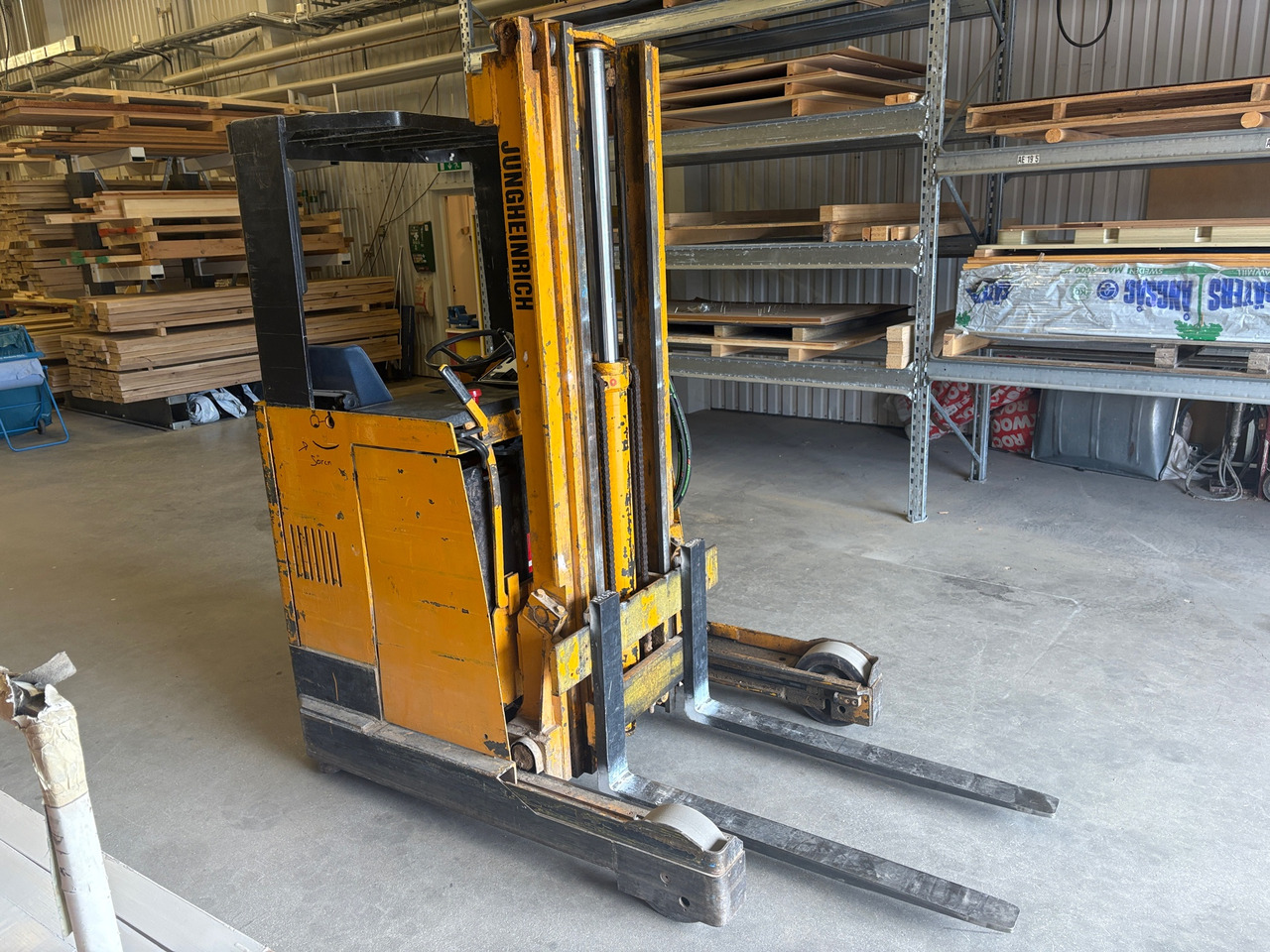 Jungheinrich Etva 12,5 6 115-525 02 - Oprema za rukovanje materijalima: slika Jungheinrich Etva 12,5 6 115-525 02 - Oprema za rukovanje materijalima Jungheinrich Etva 12,5 6 115-525 02 - Oprema za rukovanje materijalima: slika Jungheinrich Etva 12,5 6 115-525 02 - Oprema za rukovanje materijalima