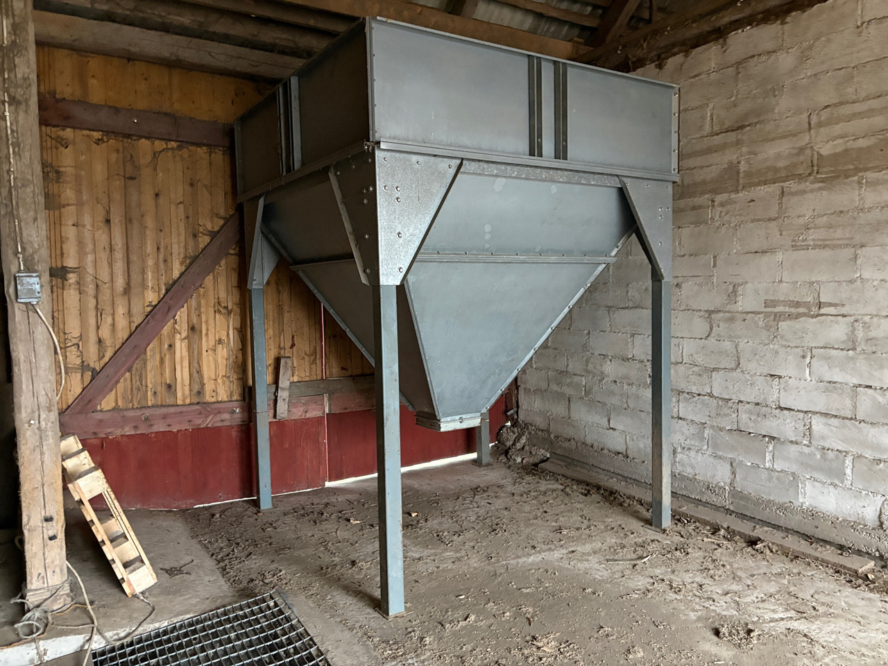 Tornrum - Poljoprivredni strojevi: slika Tornrum - Poljoprivredni strojevi Tornrum - Poljoprivredni strojevi: slika Tornrum - Poljoprivredni strojevi