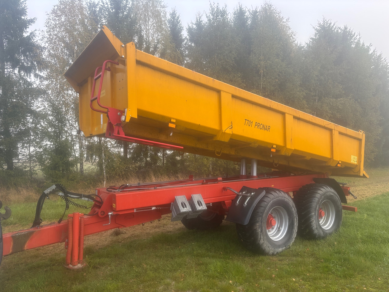 Pronar T701 - Prikolica za poljoprivredna gospodarstva: slika Pronar T701 - Prikolica za poljoprivredna gospodarstva Pronar T701 - Prikolica za poljoprivredna gospodarstva: slika Pronar T701 - Prikolica za poljoprivredna gospodarstva