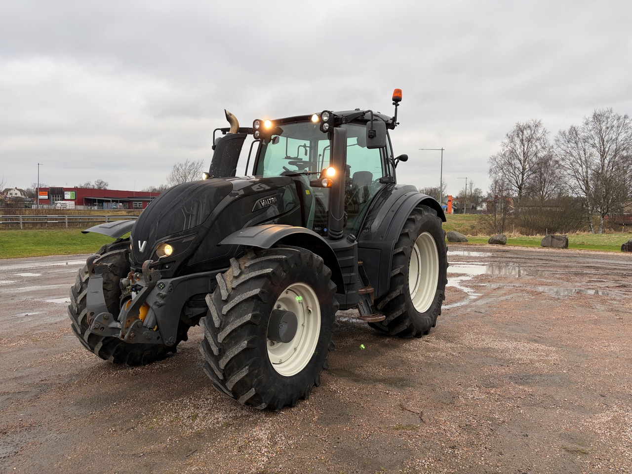 Valtra T214 - Traktor: slika Valtra T214 - Traktor Valtra T214 - Traktor: slika Valtra T214 - Traktor