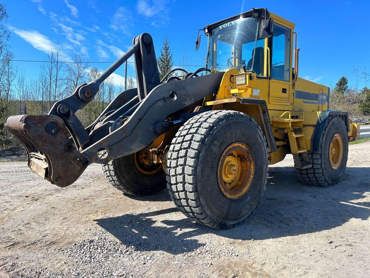 Volvo BM L120C - Utovarivač na kotačima: slika Volvo BM L120C - Utovarivač na kotačima Volvo BM L120C - Utovarivač na kotačima: slika Volvo BM L120C - Utovarivač na kotačima