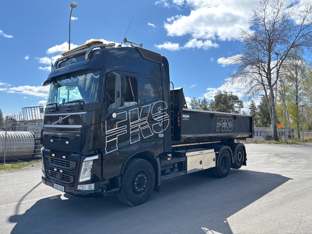 Volvo FH 6x2 - Kamion s kukastom dizalicom: slika Volvo FH 6x2 - Kamion s kukastom dizalicom Volvo FH 6x2 - Kamion s kukastom dizalicom: slika Volvo FH 6x2 - Kamion s kukastom dizalicom
