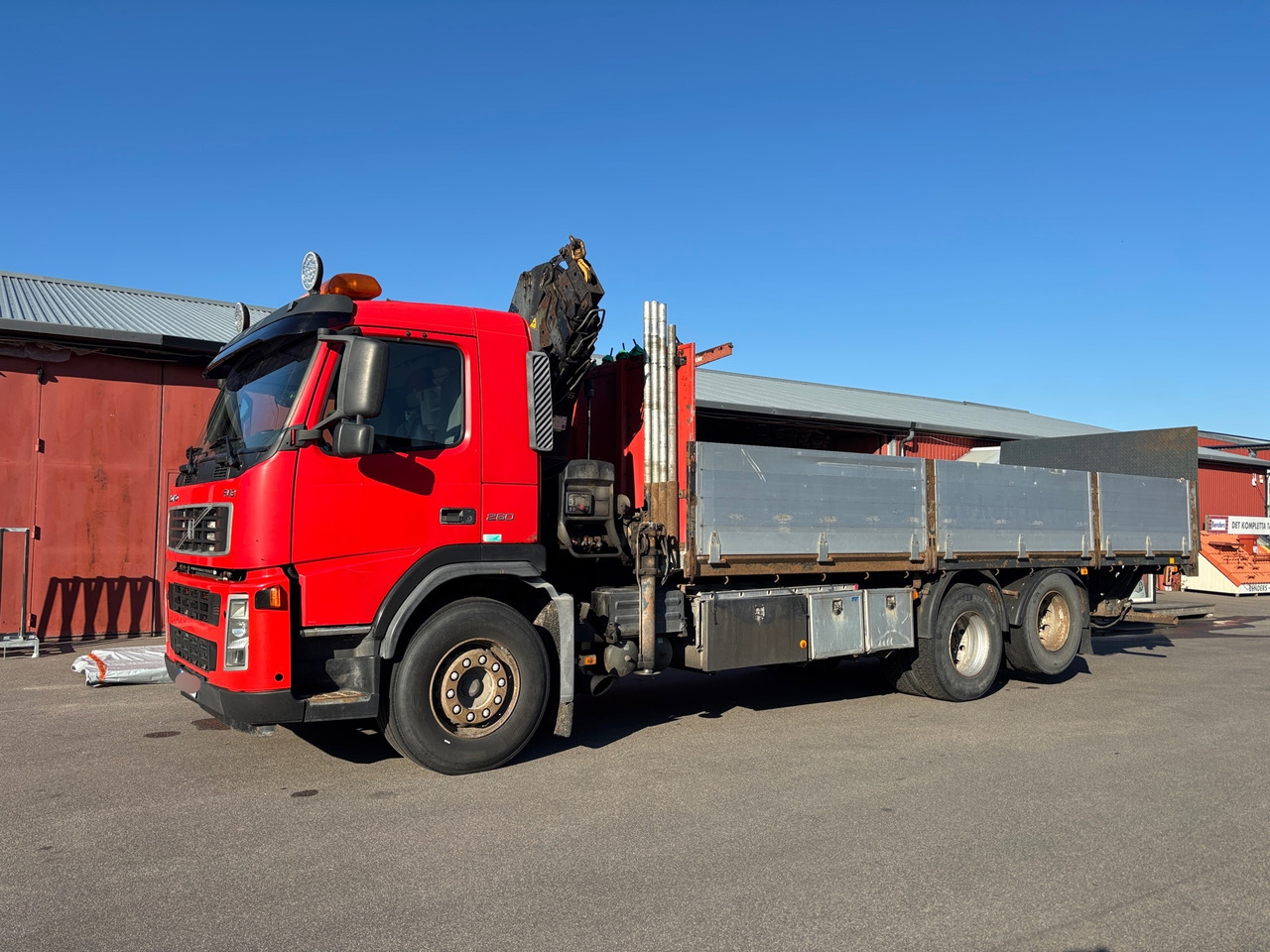 Volvo FM9 260 - Kamion s kranom: slika Volvo FM9 260 - Kamion s kranom Volvo FM9 260 - Kamion s kranom: slika Volvo FM9 260 - Kamion s kranom