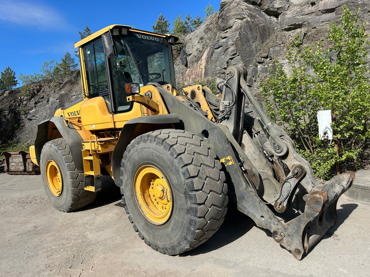 Volvo L120F - Utovarivač na kotačima: slika Volvo L120F - Utovarivač na kotačima Volvo L120F - Utovarivač na kotačima: slika Volvo L120F - Utovarivač na kotačima