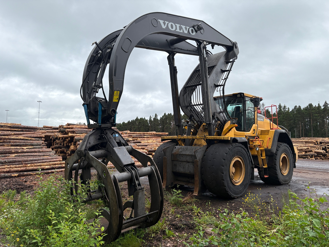 Volvo L180HHL - Utovarivač na kotačima: slika Volvo L180HHL - Utovarivač na kotačima Volvo L180HHL - Utovarivač na kotačima: slika Volvo L180HHL - Utovarivač na kotačima