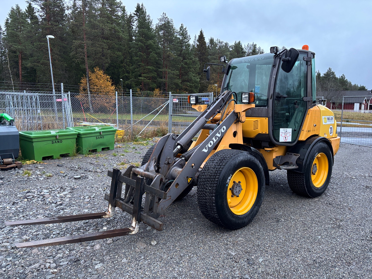 Volvo L25 B-P - Utovarivač na kotačima: slika Volvo L25 B-P - Utovarivač na kotačima Volvo L25 B-P - Utovarivač na kotačima: slika Volvo L25 B-P - Utovarivač na kotačima