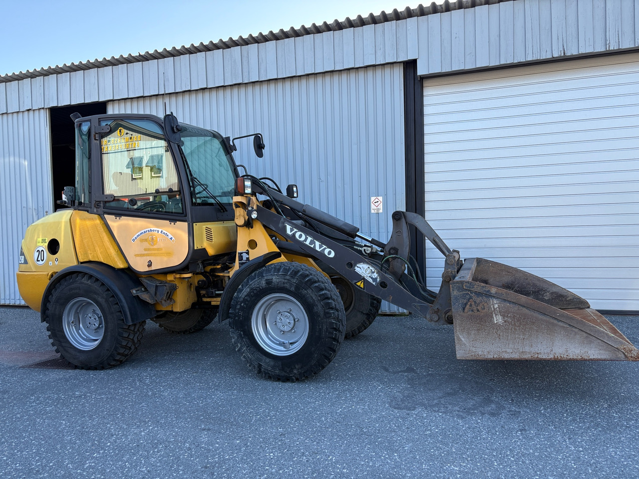 Volvo L25B-P - Utovarivač na kotačima: slika Volvo L25B-P - Utovarivač na kotačima Volvo L25B-P - Utovarivač na kotačima: slika Volvo L25B-P - Utovarivač na kotačima