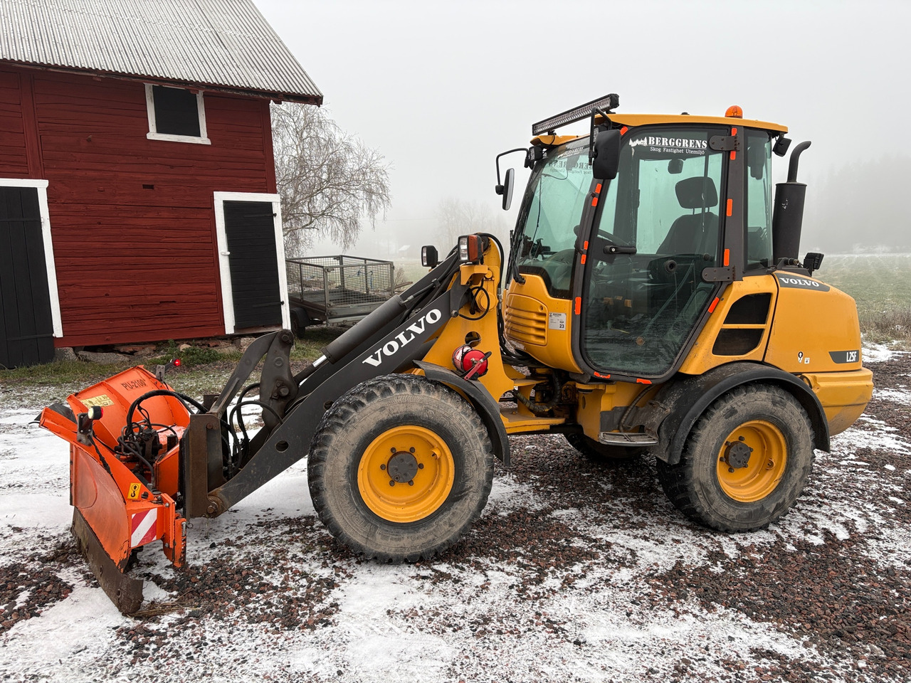 Volvo L25F - Utovarivač na kotačima: slika Volvo L25F - Utovarivač na kotačima Volvo L25F - Utovarivač na kotačima: slika Volvo L25F - Utovarivač na kotačima