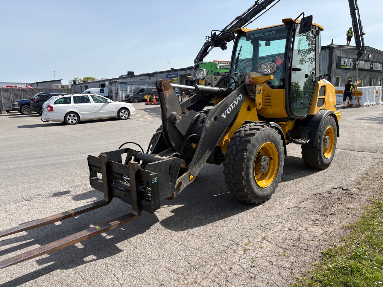 Volvo L28F - Utovarivač na kotačima: slika Volvo L28F - Utovarivač na kotačima Volvo L28F - Utovarivač na kotačima: slika Volvo L28F - Utovarivač na kotačima